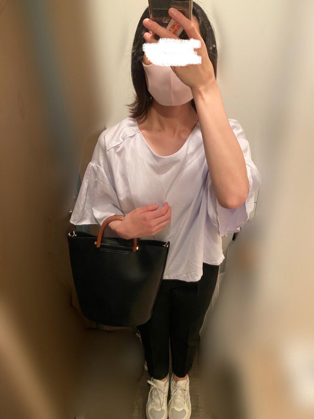「大人カジュアル、スニーカーコーデ、パンツスタイル、ユニクロ、ケービーエフ(KBF)、アシックス、ともふく」｜「KBFのアイテム（バッグ、ブラック系）」を使った、とりにくさん（レディース・160cm）の夏コーディネートの1枚目の写真