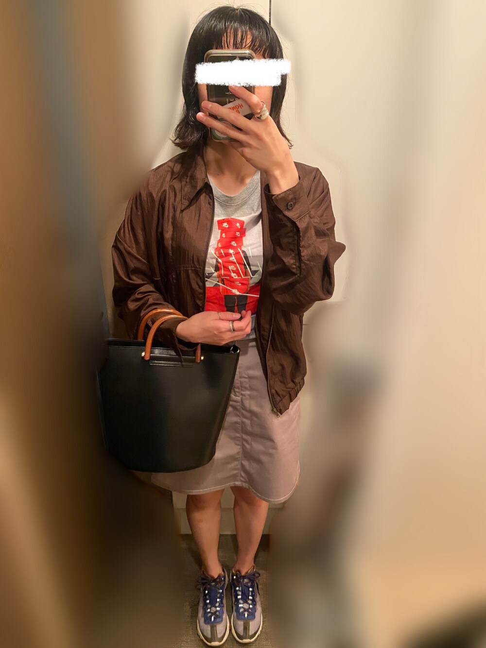 「秋のコーデ、カジュアル、スニーカー、ナイキ、ビショップ、アーバンリサーチドアーズ、ともふく」｜「KBFのアイテム（バッグ、ブラック系）」を使った、とりにくさん（レディース・160cm）の秋コーディネートの1枚目の写真