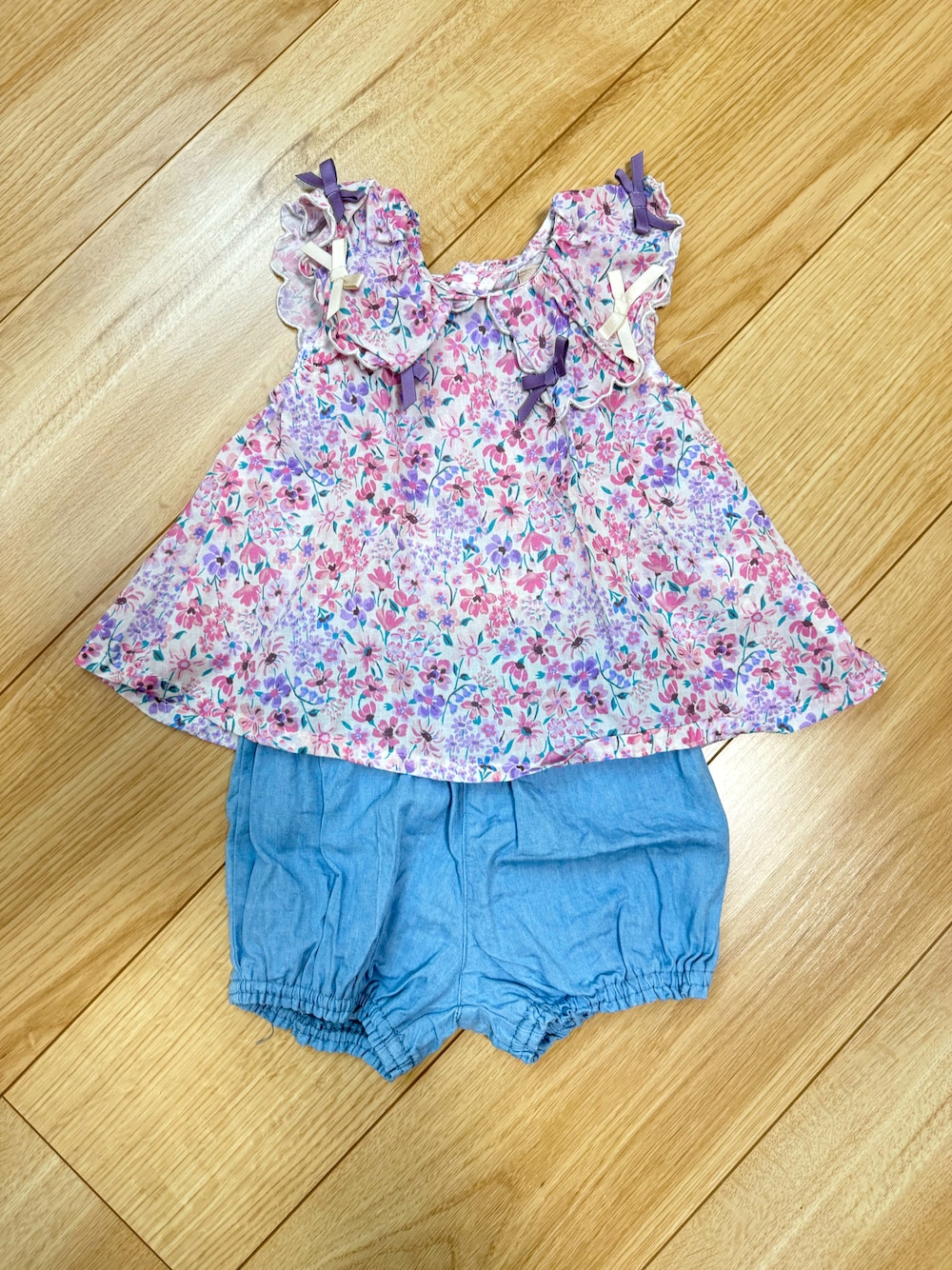 「ベビーコーデ、ベビー服、赤ちゃん、夏コーデ、1歳、おでかけコーデ、かわいい、淡色コーデ、パープル、女の子、80cm」｜「petit mainのアイテム（その他ベビーウェア、ブルー系）」を使った、suさん（レディース・153cm）の秋コーディネートの1枚目の写真
