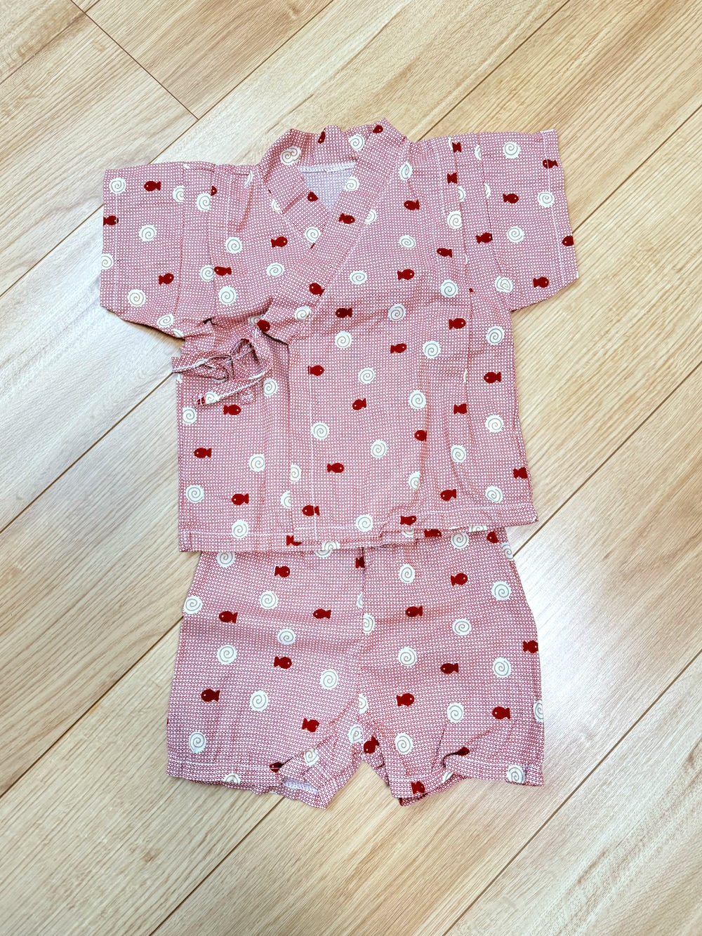 「夏コーデ、甚平、赤ちゃん、ベビーコーデ、赤、1歳、80cm、かわいい」｜「西松屋のアイテム（その他ベビーウェア、レッド系）」を使った、suさん（レディース・153cm）の秋コーディネートの1枚目の写真