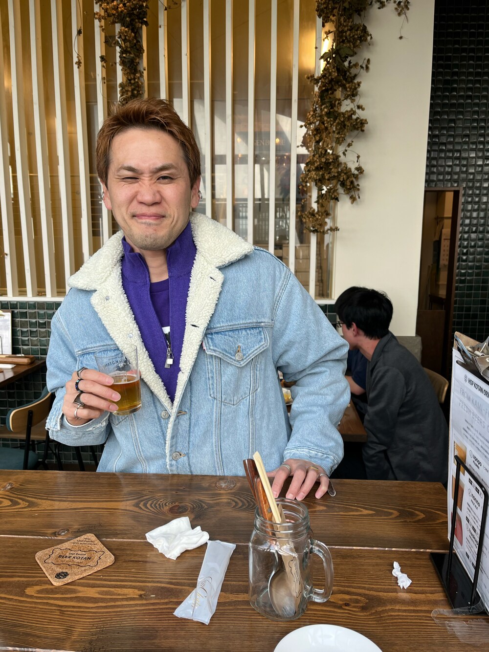 「サッカー、サッカー観戦、札幌、町田、0次会、ボアコート、カシミアニット」｜「ERLのSHERPA DUSTER WOVEN（デニムジャケット、ブルー系）」を使った、もんちゃんさん（メンズ・175cm）の春コーディネートの1枚目の写真