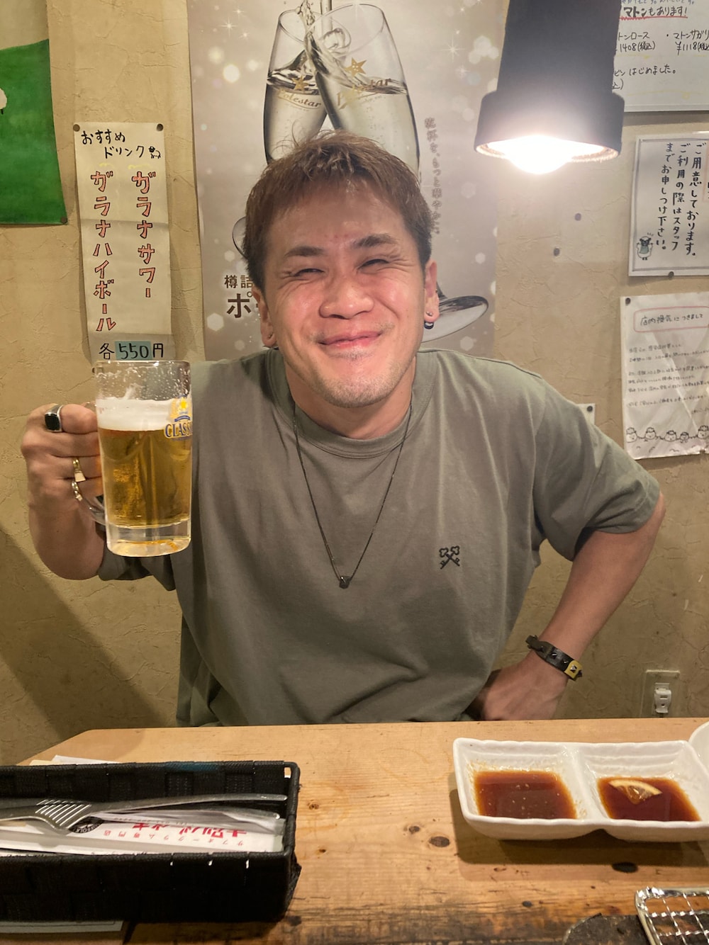 「へべれけ、アースカラー、ビール、夏コーデ」｜「uniform experimentのAUTHENTIC TEE（Tシャツ/カットソー、グリーン系）」を使った、もんちゃんさん（メンズ・175cm）の秋コーディネートの1枚目の写真