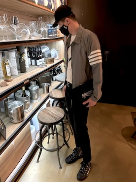 「THOM BROWNE（トムブラウン）のアイテム（ジャケット/アウター）」を使った、Curtis Wengさん（メンズ・175cm）の夏コーディネート