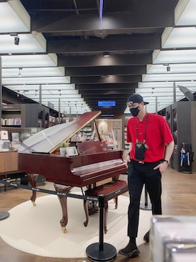 「Dior（ディオール）のアイテム（帽子）」を使った、Curtis Wengさん（メンズ・175cm）の夏コーディネート