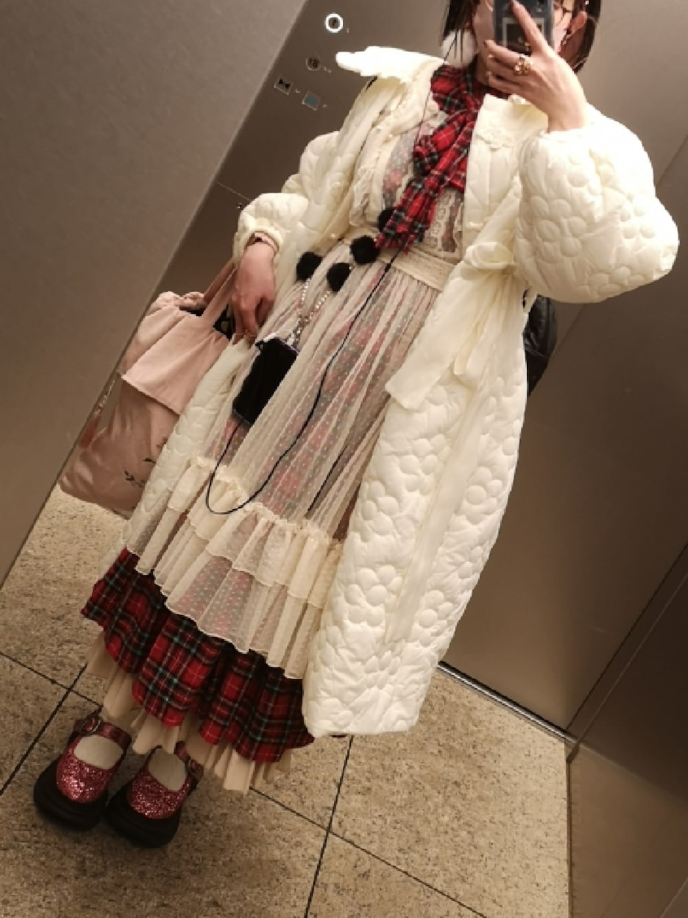 「MILKのBaby スニーカー（スニーカー、その他）」を使った、駒子さん（レディース・163cm）の冬コーディネートの1枚目の写真