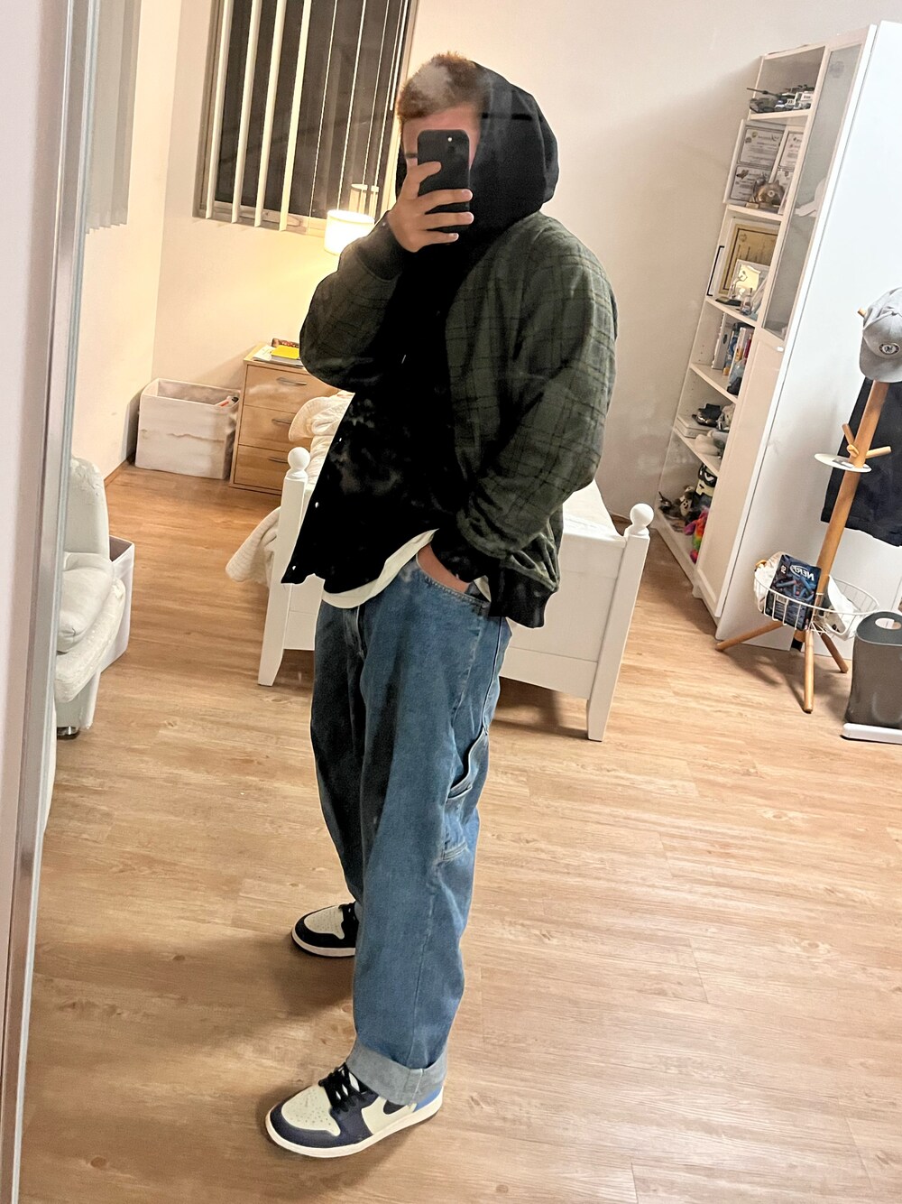 「ストリート、Jordan、NIKE、おしゃれさんと繋がりたい、スニーカーコーデ」｜「NIKEのアイテム（スニーカー、ブルー系）」を使った、ほーたさん（メンズ・170cm）の春コーディネートの1枚目の写真