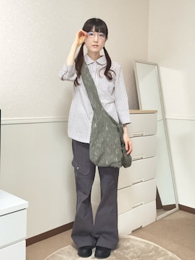 「wonderwonderのアイテム（カーゴパンツ、グレー系）」を使った、aoiさん（レディース・161cm）の春コーディネート