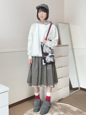 「COYSEIOのアイテム（パーカー、ホワイト系）」を使った、aoiさん（レディース・161cm）の秋コーディネート