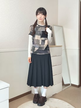 「UNIQLO（ユニクロ）のワイドプリーツミディスカート（スカート、ブラック系）」を使った、aoiさん（レディース・161cm）の春コーディネート