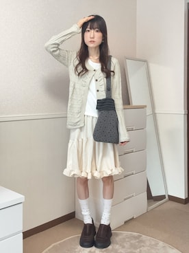 「ner.ui.binのアイテム（スカート、ベージュ系）」を使った、aoiさん（レディース・161cm）の春コーディネート