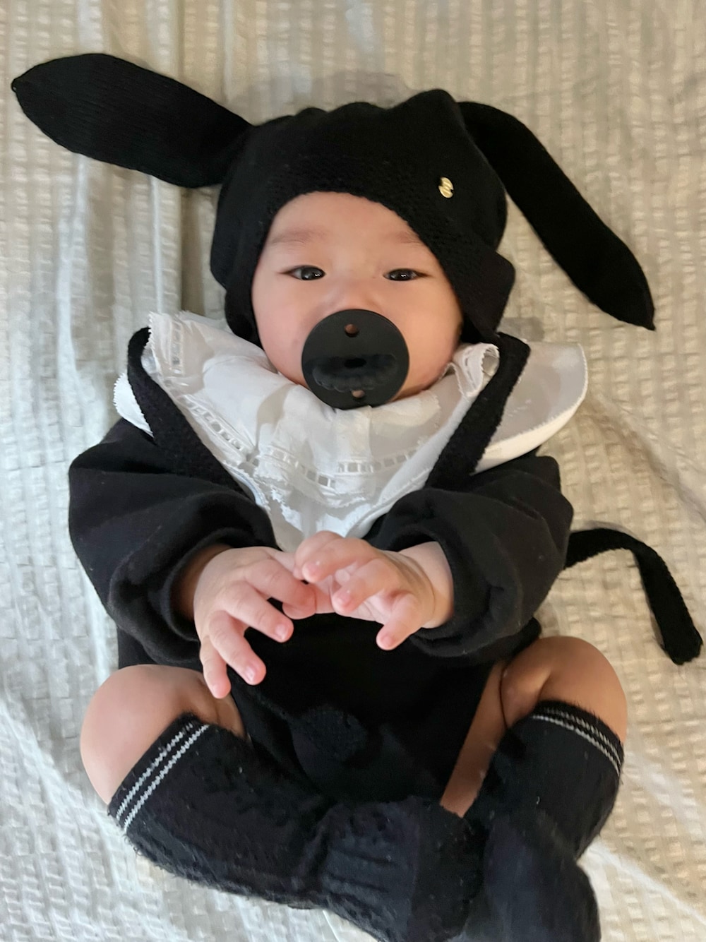 「ベビーコーデ、ベビーファッション、ベビー服、息子コーデ、カワイイ」｜「THELALAのアイテム（その他ベビーウェア、ブラック系）」を使った、𝒮さん（キッズ・60cm）の冬コーディネートの1枚目の写真
