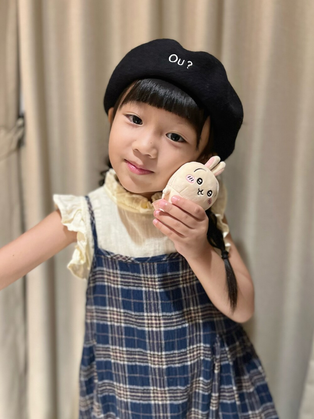 「子供コーデ、こども服、かわいい系、チェックワンピース、フリルブラウス」｜「EDWINの【Ou? by EDWIN】ロゴ刺繍ベレー帽（ハンチング/ベレー帽、ブラック系）」を使った、𝒮さん（レディース・160cm）の秋コーディネートの1枚目の写真