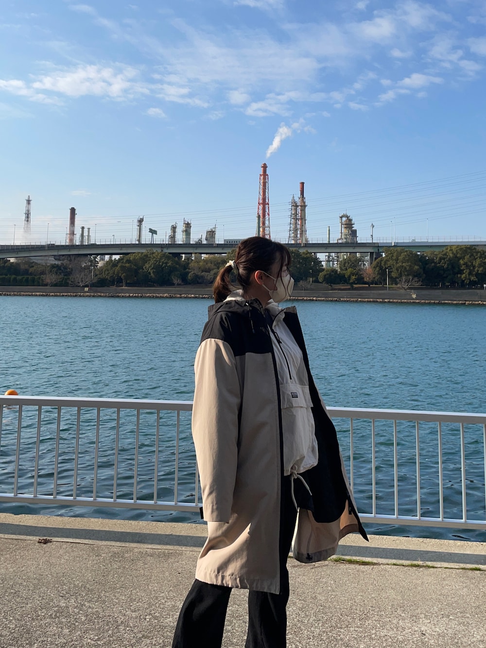 adidas（アディダス）の「R.Y.V. Vライン ウーブン ウインドブレーカー