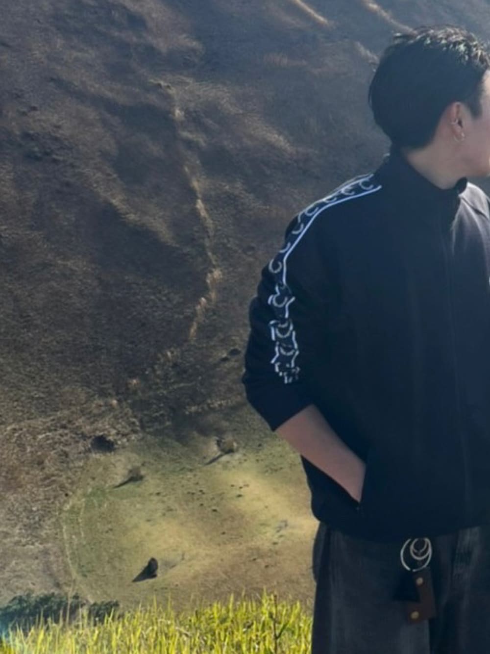 霧島　凪さんの「Contrast Tape Track Jacket（FRED PERRY）」を使ったコーディネートの1枚目の写真