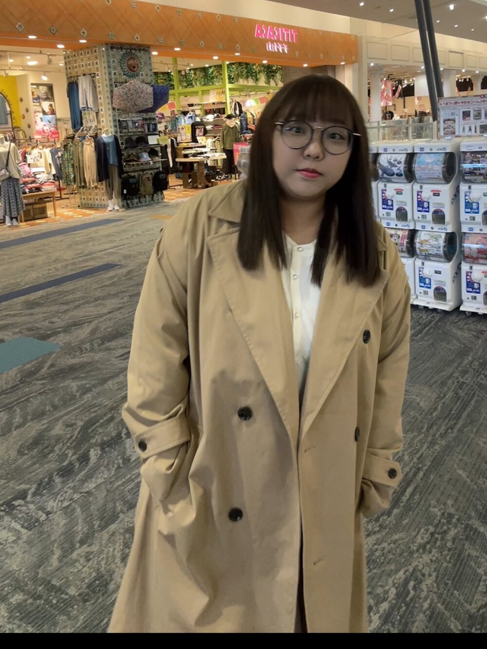 「シンプルスタイル、おしゃれさんと繋がりたい、ぽっちゃり」｜「GUのアイテム（トレンチコート、ベージュ系）」を使った、(ドンッ)さん（レディース・156cm）の春コーディネートの1枚目の写真