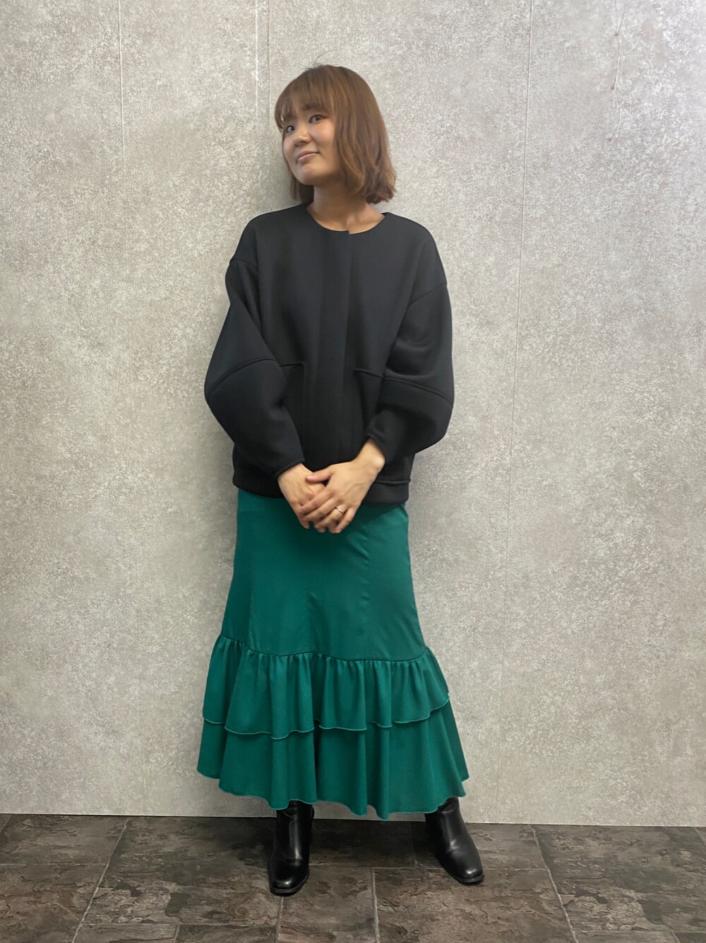 「EUCLAIDのシアーストライプスカート（スカート、グリーン系）」を使った、EIさん（レディース・167cm）の秋コーディネートの1枚目の写真