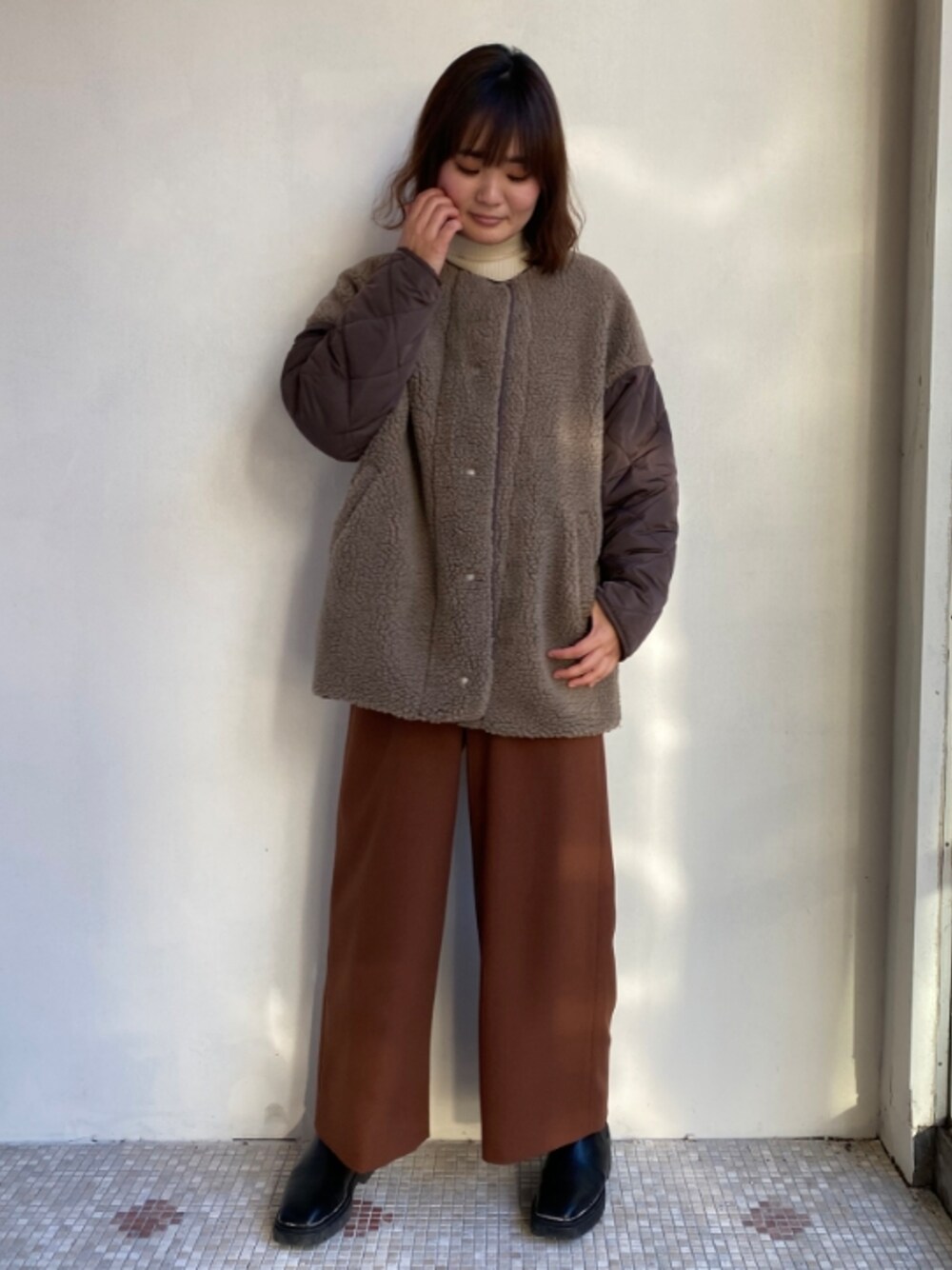 「大人カジュアル、シンプル、今日のコーデ、ブラウン、ビッグシルエット、着回しコーデ、サロペット、冬コーデ、エウクレイド、EUCLAID」｜「EUCLAIDのウールライクサロペット（その他パンツ、ブラウン系）」を使った、EIさん（レディース・167cm）の冬コーディネートの1枚目の写真