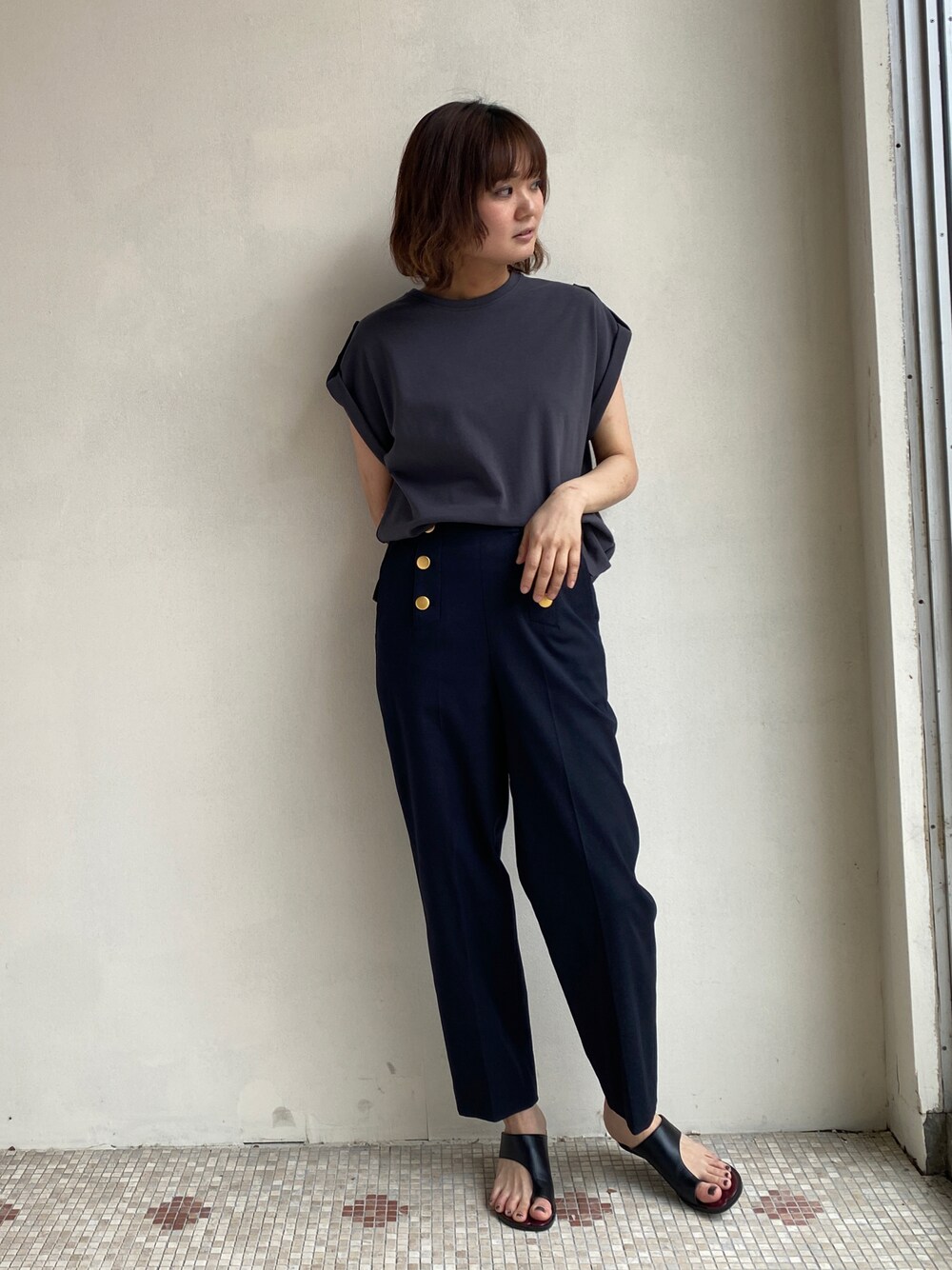 「夏コーデ、シンプルコーデ、オトナ女子、サンダルコーデ、パンツスタイル、大人カジュアル、カットソー、グレー、モノトーン、高身長女子、マリンコーデ、エウクレイド、EUCLAID」｜「EUCLAIDのロールアップスリーブカットソー（Tシャツ/カットソー、グレー系）」を使った、EIさん（レディース・167cm）の夏コーディネートの1枚目の写真