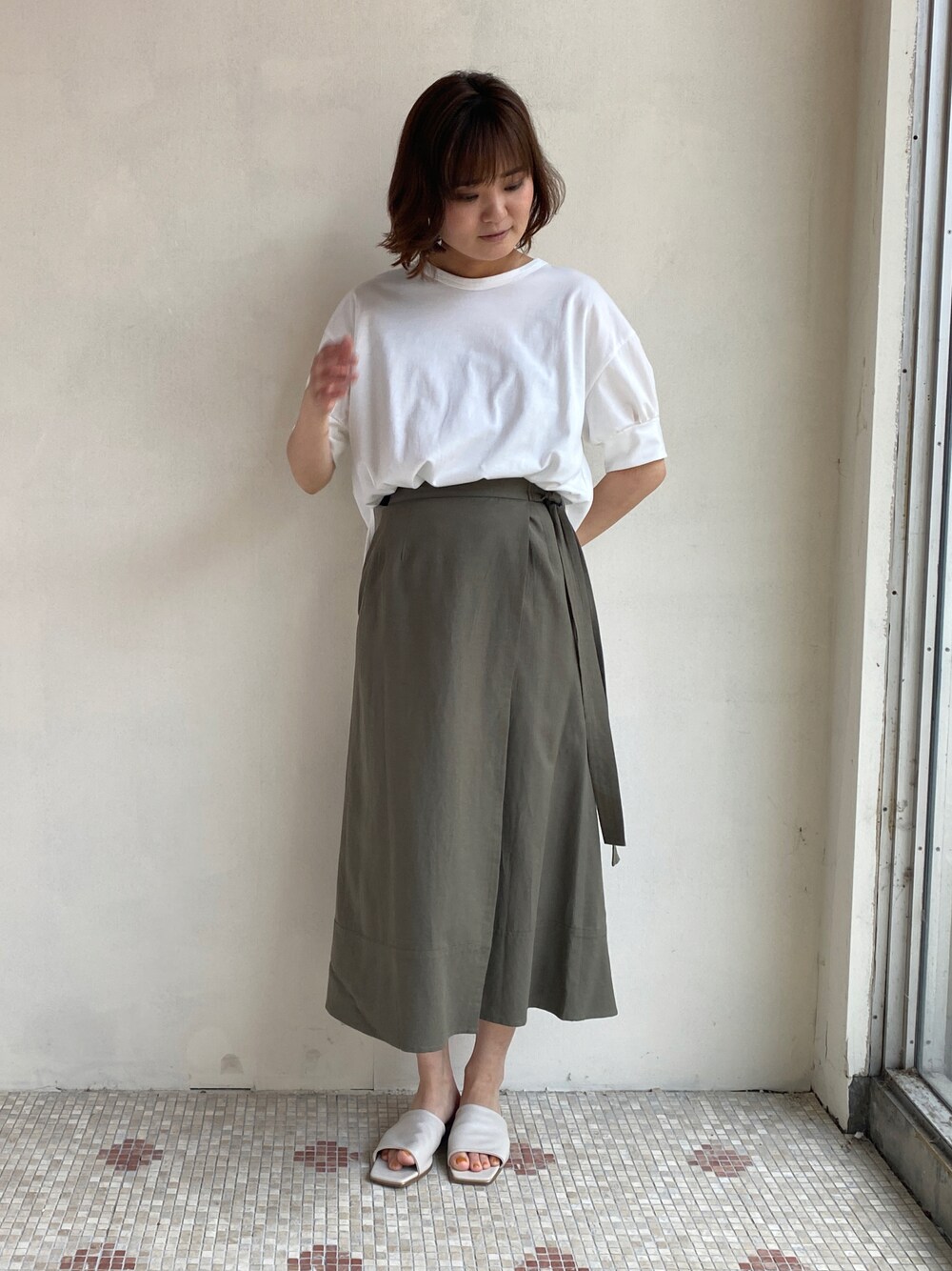 「夏コーデ、オトナ女子、シンプルコーデ、スカート、着回しコーデ、サンダルコーデ、大人ガーリー、ビッグシルエット、エウクレイド、EUCLAID」｜「EUCLAIDのリネンラップ風スカート（スカート、グリーン系）」を使った、EIさん（レディース・167cm）の夏コーディネートの1枚目の写真