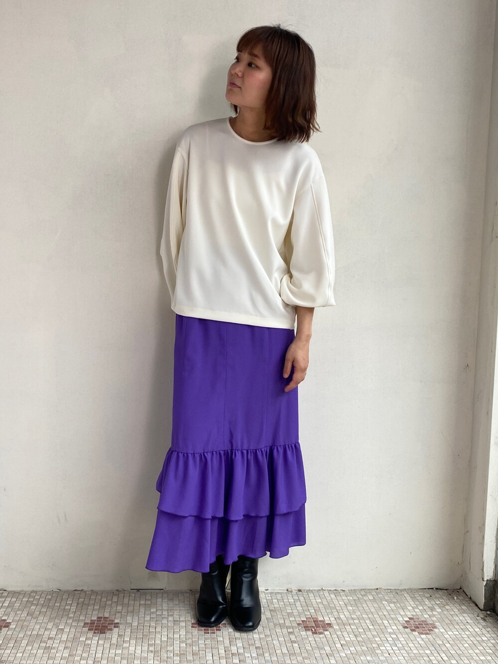 「スウェット、ティアードスカート、パープル、おでかけコーデ、きれいめカジュアル、スカートコーデ、キレイめ、秋服、クリスマスに着たい服、デート」｜「EUCLAIDのランダムティアードスカート（スカート、パープル系）」を使った、EIさん（レディース・167cm）の秋コーディネートの1枚目の写真