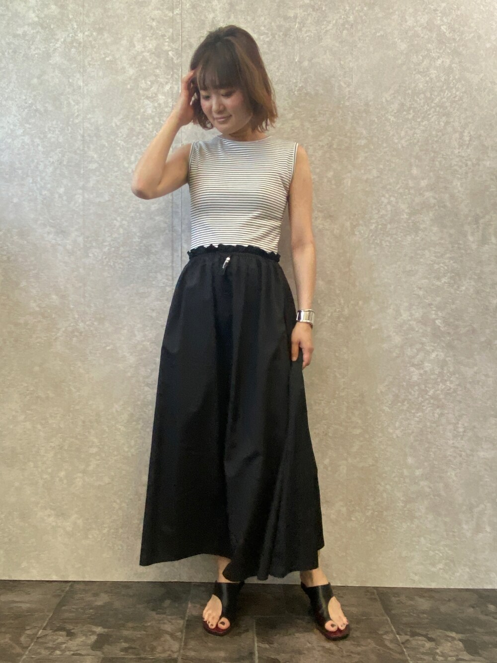 「大人カジュアル、夏コーデ、楽チンコーデ、ワンピース、ボーダー、シンプル、大人女子、モノトーン、キレイめ、限定、ラフ、お出かけコーデ、EUCLAID」｜「EUCLAIDの【ZOZOTOWN限定】ボーダードッキングワンピース（ワンピース、ブラック系）」を使った、EIさん（レディース・167cm）の夏コーディネートの1枚目の写真