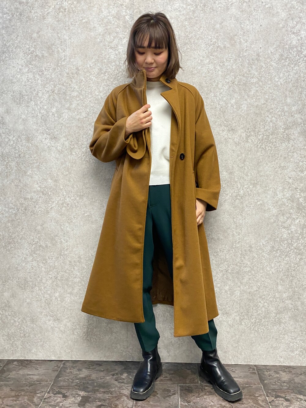 「ロングコート、キャメルアウター、コート、秋冬コーデ、大人カジュアル、冬、シンプル、着回しコーデ、高身長女子、冬コーデ、パンツスタイル、EUCLAID」｜「EUCLAIDのダブルクロススリムパンツ（その他パンツ、グリーン系）」を使った、EIさん（レディース・167cm）の冬コーディネートの1枚目の写真