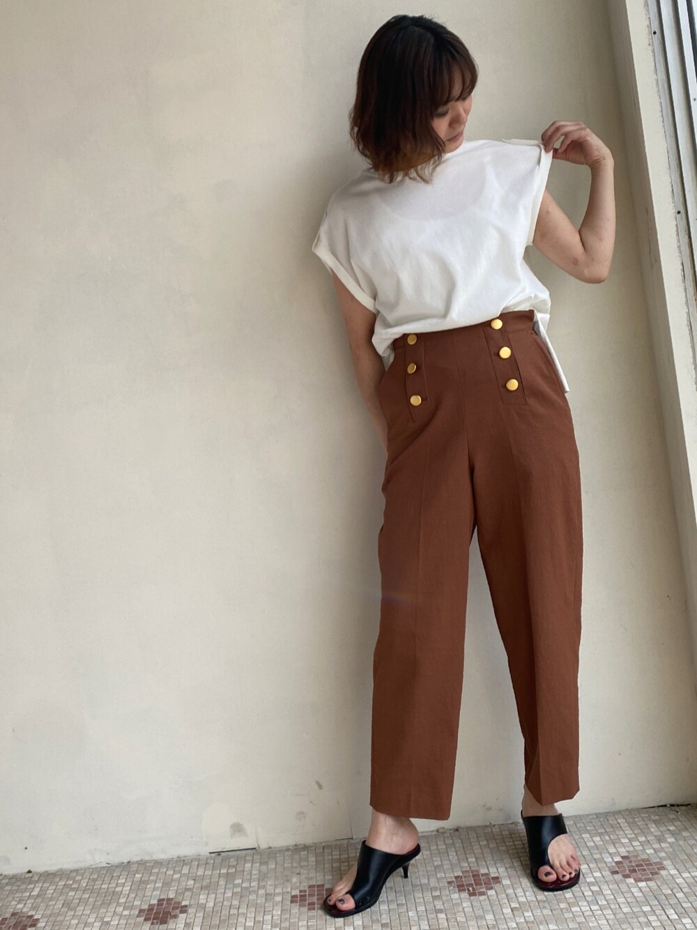 「ロールアップ、カットソー、白Tシャツ、マリンスタイル、ラフ、カジュアル、休日コーデ、夏コーデ、雨の日コーデ、エウクレイド、EUCLAID」｜「EUCLAIDのロールアップスリーブカットソー（Tシャツ/カットソー、ホワイト系）」を使った、EIさん（レディース・167cm）の夏コーディネートの1枚目の写真