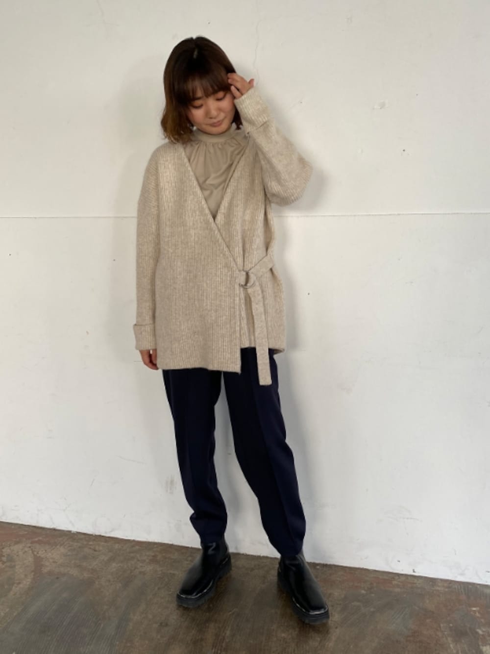 「大人カジュアル、ニット、カシュクールニット、パンツスタイル、今日のコーデ、カーディガン、ブーツ、ラフ、エウクレイド、EUCLAID」｜「EUCLAIDの【her EUCLAID】ダブルフェイスニットセンタープレスパンツ（その他パンツ、ブルー系）」を使った、EIさん（レディース・167cm）の冬コーディネートの1枚目の写真
