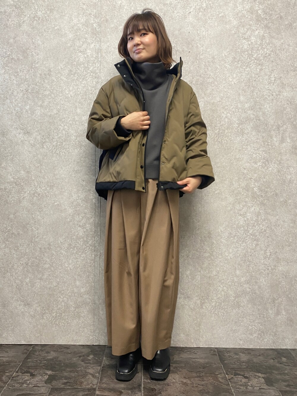 バイカラーシームレスダウンジャケットを使った人気ファッション 