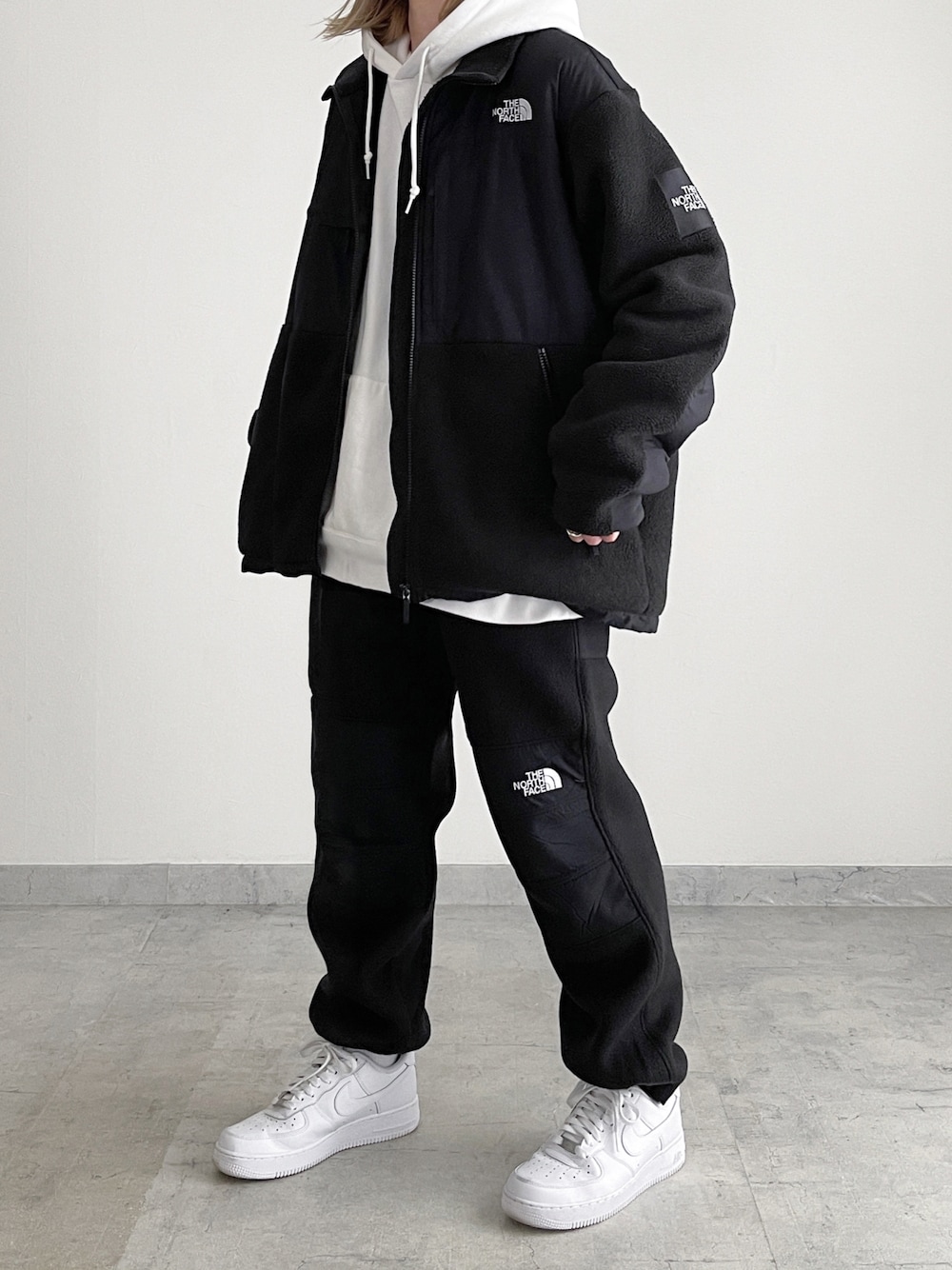 「冬コーデ、モノトーン、オーバーサイズ、ブラック、メンズライク、パンツスタイル、THE NORTH FACE」｜「THE NORTH FACEのTHE NORTH FACE / デナリ ジャケット（ブルゾン、ブラック系）」を使った、MIHOさん（レディース・163cm）の冬コーディネートの1枚目の写真