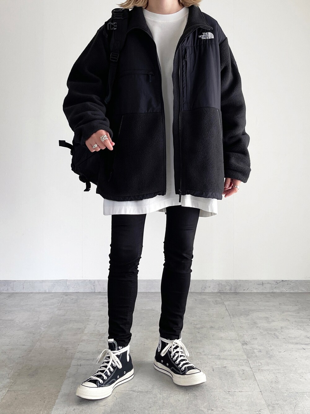 「秋コーデ、モノトーン、カジュアル、メンズライク、オーバーサイズ、THE NORTH FACE、スニーカー」｜「THE NORTH FACEのTHE NORTH FACE / デナリ ジャケット（ブルゾン、ブラック系）」を使った、MIHOさん（レディース・163cm）の秋コーディネートの1枚目の写真