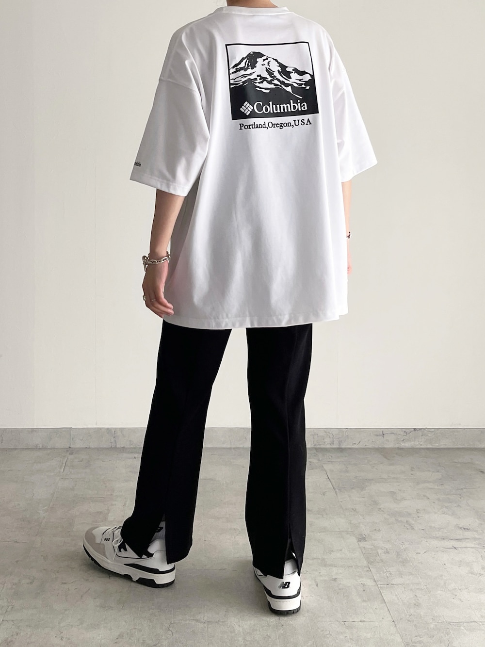 「モノトーン、カジュアルコーデ、オーバーサイズ、ゆるコーデ、夏コーデ、Tシャツ、シンプルコーデ」｜「y/m by MIHOのサーマルイージーパンツ（その他パンツ、ブラック系）」を使った、MIHOさん（レディース・163cm）の春コーディネートの1枚目の写真