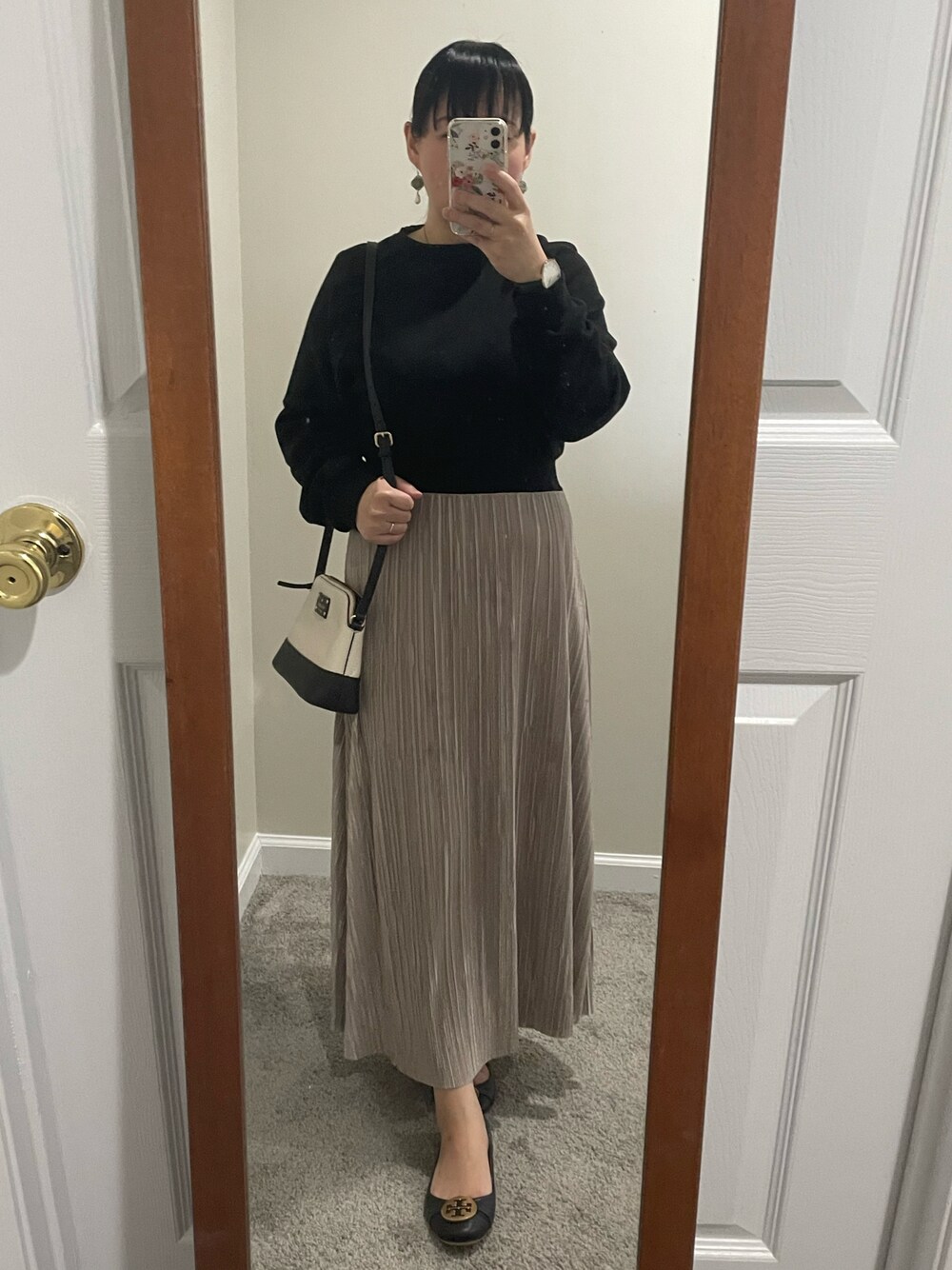 「kate spade new yorkのアイテム（ショルダーバッグ、ホワイト系）」を使った、miw!さん（レディース・150cm）の冬コーディネートの1枚目の写真