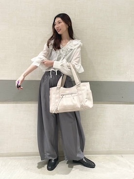 「JEANASIS（ジーナシス）のアンティークスタッズトートBAG/643898（トートバッグ、ホワイト系）」を使った、えりーさん（レディース・160cm）の春コーディネート