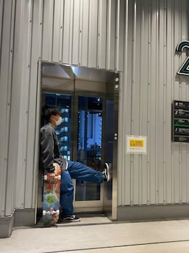 「スケボー」｜「アイテム（スウェット）」を使った、なかいつさん（メンズ・168cm）の秋コーディネート