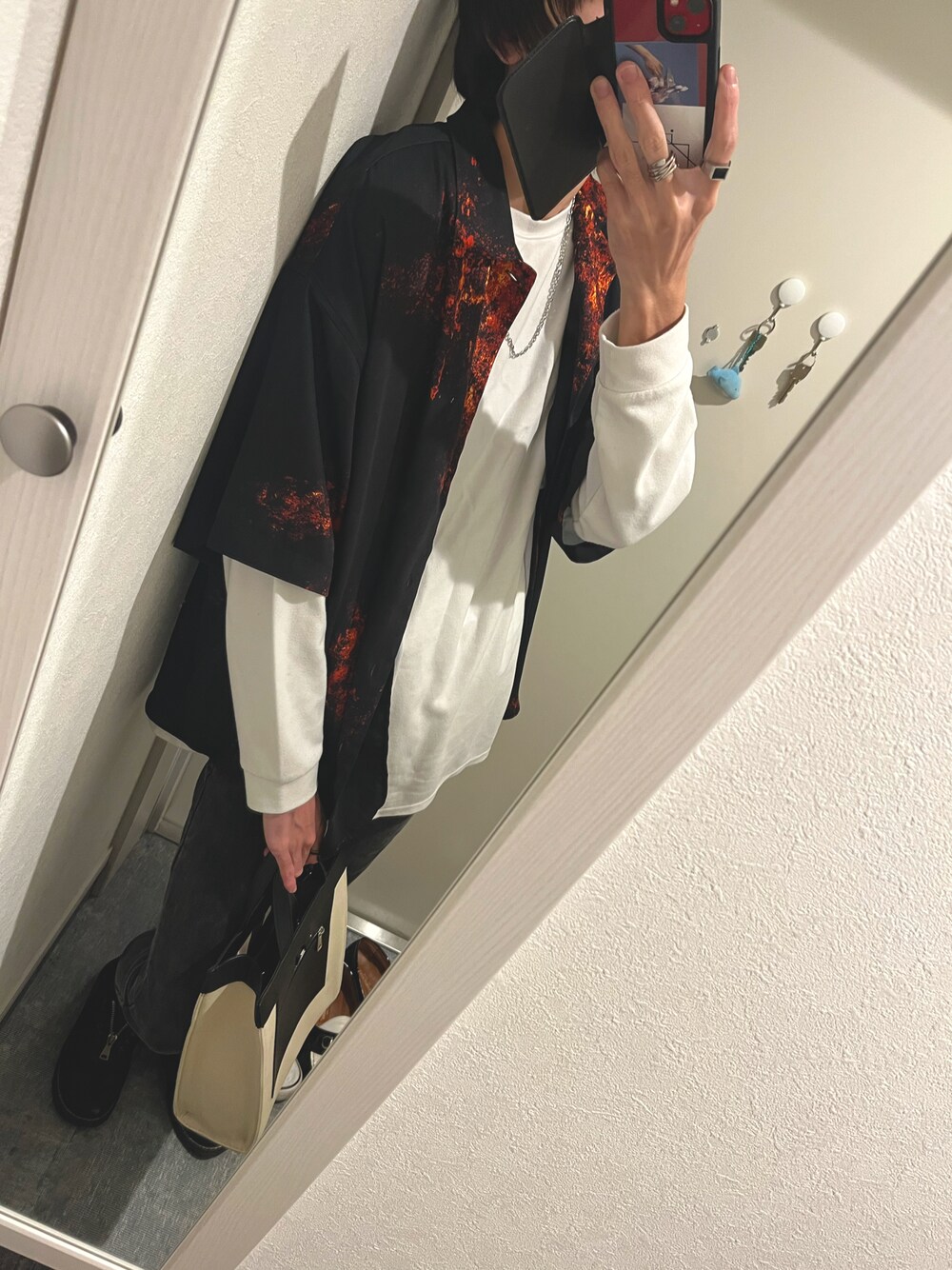 「adrer、ADRER、ADRERしか勝たん、adrerコーデ、ADRERコーデ、お洒落さんとつながりたい」｜「ADRERのThe tote bag/トートバッグ（トートバッグ、ベージュ系）」を使った、たかさん（メンズ・181cm）の春コーディネートの1枚目の写真