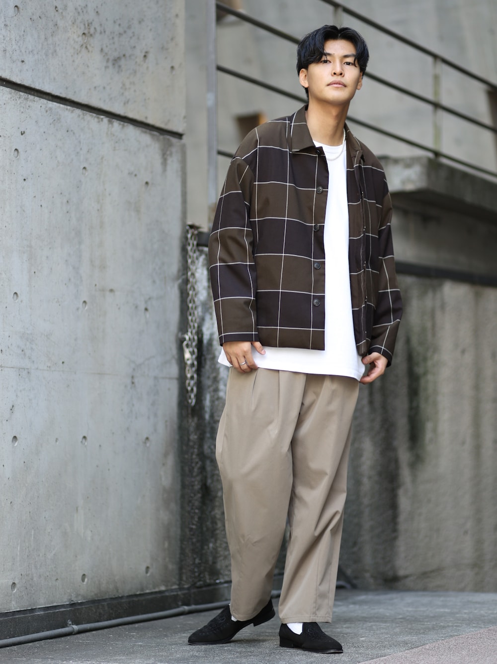 「チェック、白シャツ、チノパン、ローファー、秋のコーデ、ストリート、革靴、ブラウンコーデ、Junred、秋服準備はじめました」｜「JUNREDのビッグチェックブルゾン【セットアップ対応】（ブルゾン、ブラウン系）」を使った、takumaさん（メンズ・185cm）の秋コーディネートの1枚目の写真