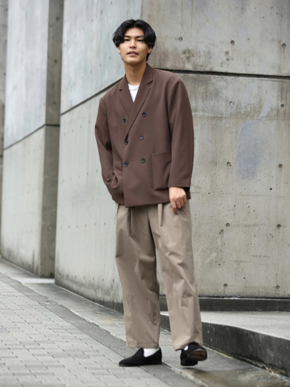 「テーラードジャケット、ワントーンコーデ、チノパン、ローファー、ブラウン、革靴、ブラウンコーデ、Junred、秋服準備はじめました、ラブアンドピース2021」｜「JUNREDの【ソフトタッチカルゼ】ルーズダブルジャケット（テーラードジャケット、ブラウン系）」を使った、takumaさん（メンズ・185cm）の秋コーディネートの1枚目の写真