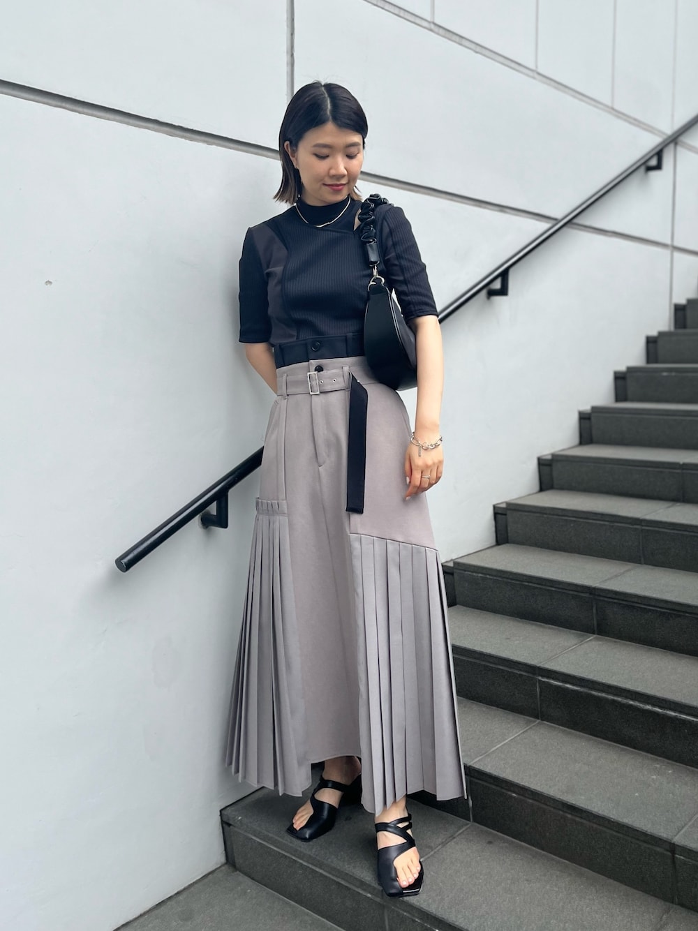 サイドプリーツタックスカートを使った人気ファッション