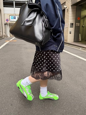 「LOWRYS FARM（ローリーズファーム）の【サトムラプロデュース】でかリボンボストンBAG　570778（ボストンバッグ、ブラック系）」を使った、kureha さん（レディース・158cm）の春コーディネート