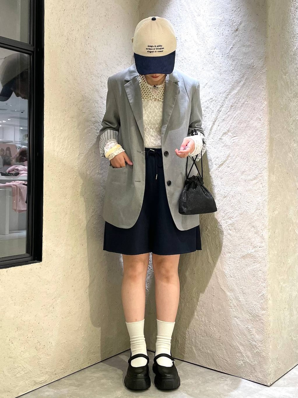 「個性派、ヴィンテージ、カジュアル、春コーデ、着痩せ、差し色コーデ、高見え、ラフ、ミリタリー、LOWRYS FARM、着痩せ・細見え、ジャケット、ジャケットスタイル、ローリーズスタイル_LOWRYS FARM、大人女子カジュアル_LOWRYS FARM」｜「LOWRYS FARMのＴＲジャケット　 116841（テーラードジャケット、グレー系）」を使った、kureha さん（レディース・158cm）の秋コーディネートの1枚目の写真