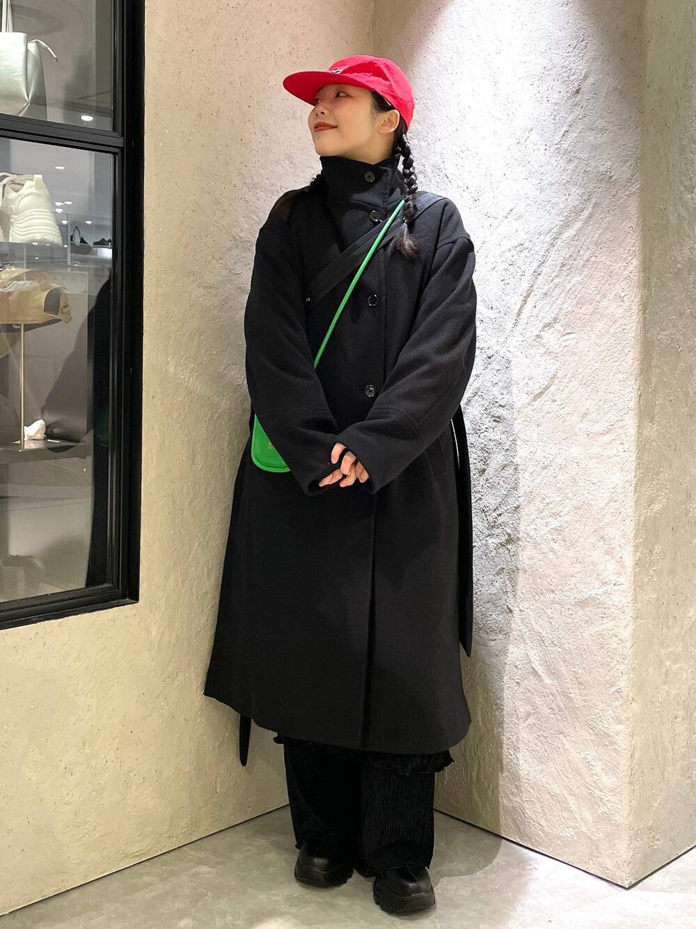 「個性派、ヴィンテージ、カジュアル、春コーデ、着痩せ、差し色コーデ、高見え、ラフ、ミリタリー、LOWRYS FARM、着痩せ・細見え、コート、アウター、冬コーデ、冬アウター」｜「LOWRYS FARMのウールライクスタンドコート　 116473（ステンカラーコート、ブラック系）」を使った、kureha さん（レディース・158cm）の秋コーディネートの1枚目の写真