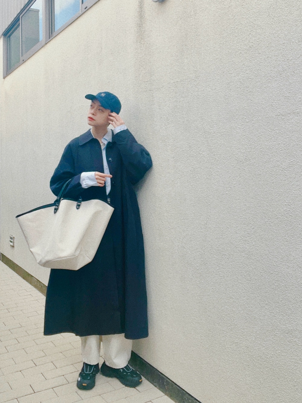 「春コーデ、シャツスタイル、ビッグシャツ、オーバーサイズシャツ、ロングコート、白パンツ、オトナカジュアル、春、ラクチンコーデ、パンツコーデ、UNIQLO、ユニクロ、カジュアル、THE NORTH FACE、ママコーデ」｜「Curensologyの【2/25スタイリスト金子綾さんインスタライブ紹介アイテム】Curensology(カレンソロジー)/ステンカラーコート（ステンカラーコート、ブルー系）」を使った、Kanocoさん（レディース・170cm）の春コーディネートの1枚目の写真