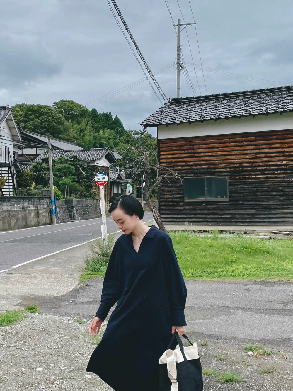 「シンプル、秋コーデ、UNIQLO、ユニクロ、HanaTajima、秋色、ネイビー、秋のコーデ、ママコーデ、ママファッション」｜「UNIQLOのアイテム（ワンピース/ドレス、ブルー系）」を使った、Kanocoさん（レディース・170cm）の秋コーディネートの1枚目の写真