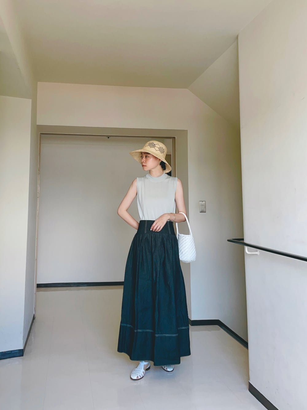 「シンプルコーデ、オトナカジュアル、麦わら帽子、ハット、オトナ女子、ロングスカート、シンプル、ナチュラル、夏、カジュアル、グルカサンダル」｜「La Maison de LyllisのLAKE ラケ /  La Maison de Lyllis 2221031 メゾンドリリス（ハット、ベージュ系）」を使った、Kanocoさん（レディース・170cm）の夏コーディネートの1枚目の写真