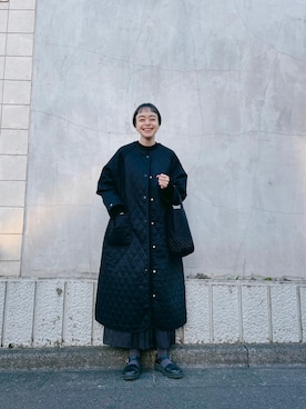 「オールブラック」｜「アイテム（ノーカラーコート）」を使った、Kanocoさん（レディース・170cm）の冬コーディネート