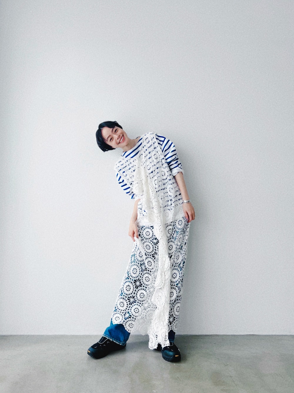 「大人カジュアルコーデ、春服、ボーダー、ボーダートップス、デニム、シンプル、ナチュラル、古着MIX、Cacco、レースワンピース、ママコーデ、オトナカジュアル」｜「Caccoのアイテム（Tシャツ/カットソー、ブルー系）」を使った、Kanocoさん（レディース・170cm）の春コーディネートの1枚目の写真