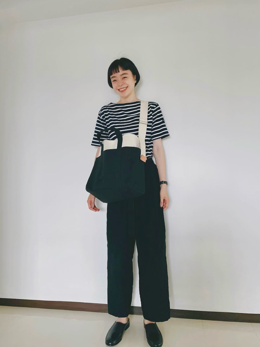 「大人カジュアル、カジュアル、ボーダー、ボーダートップス、ママコーデ、ママファッション、シンプル、モノトーン、saint james、パンツコーデ、ナチュラル、ラフ」｜「JOURNAL STANDARD LUXEのリネンキャンバスワッシャー タックパンツ（その他パンツ、ブラック系）」を使った、Kanocoさん（レディース・170cm）の夏コーディネートの1枚目の写真
