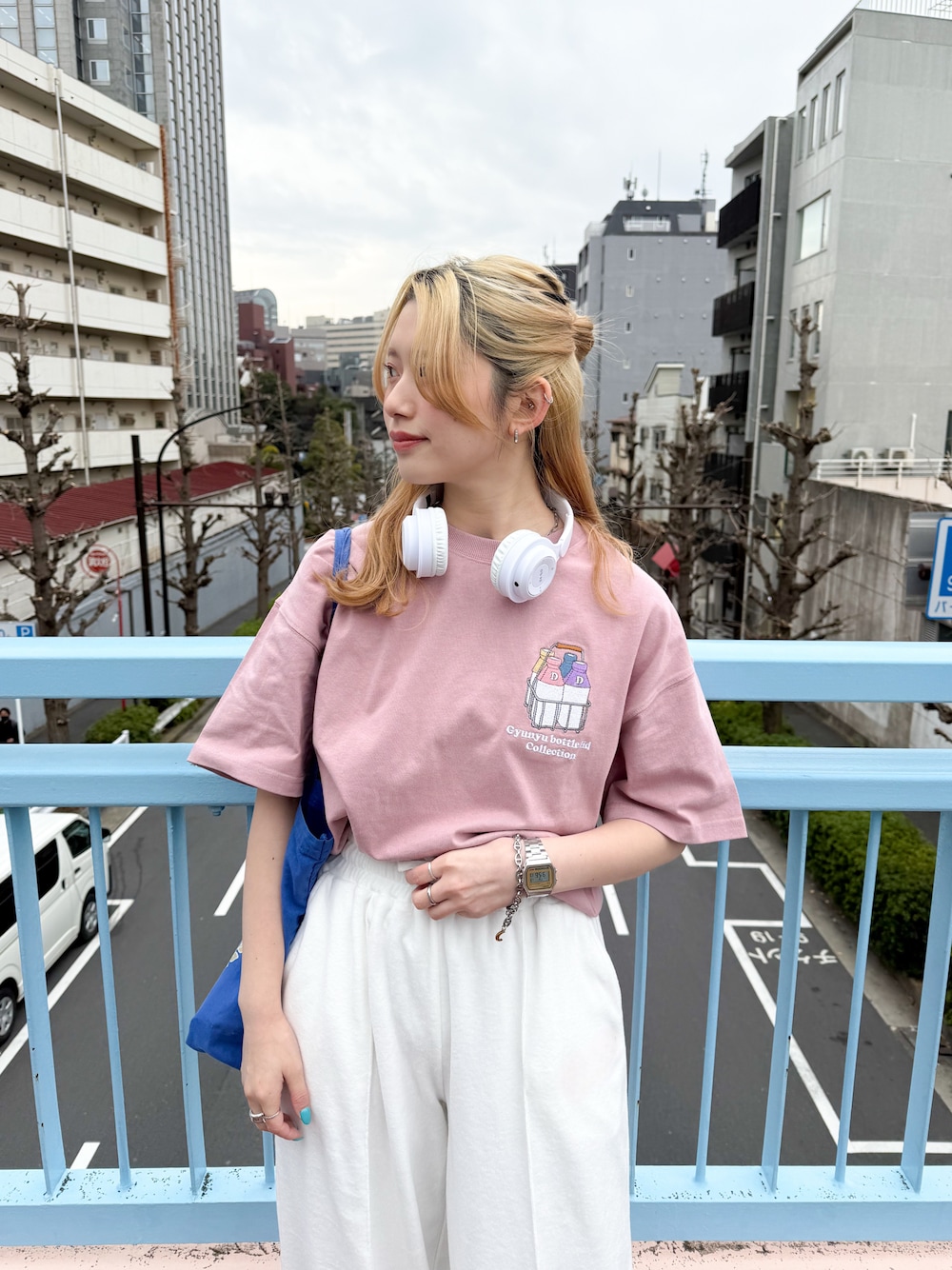 「DOUBLE NAMEのGyunyu bottle lid BACKモチーフTEE（Tシャツ/カットソー、ピンク系）」を使った、Tamaさん（レディース・156cm）の春コーディネートの1枚目の写真