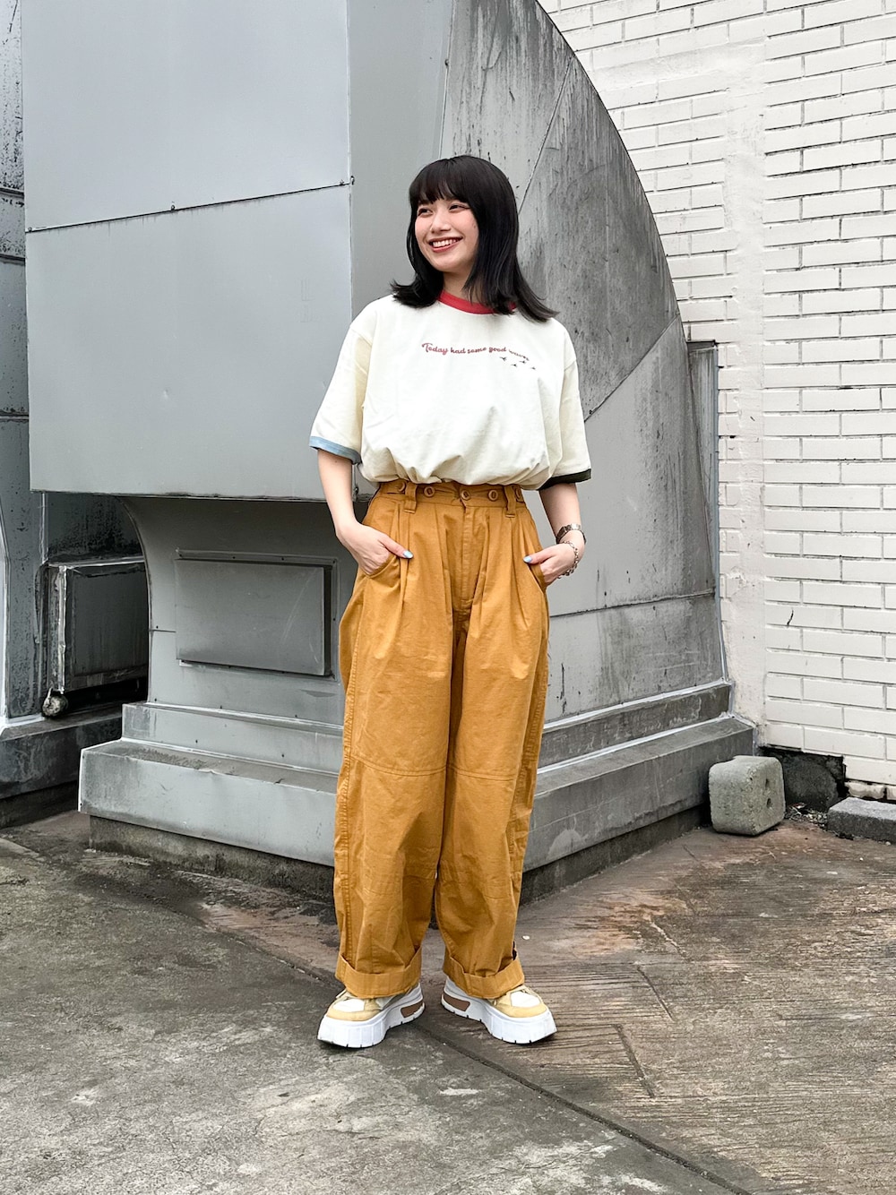 「夏コーデ、綿素材、ダブルネーム、DOUBLE NAME、だぼゆる、ゆるコーデ、刺繍トップス」｜「DOUBLE NAMEのSTG BABY BEACH BACK刺しゅうTEE/ユニセックス（Tシャツ/カットソー、ホワイト系）」を使った、Tamaさん（骨格ストレート・レディース・156cm）の夏コーディネートの1枚目の写真